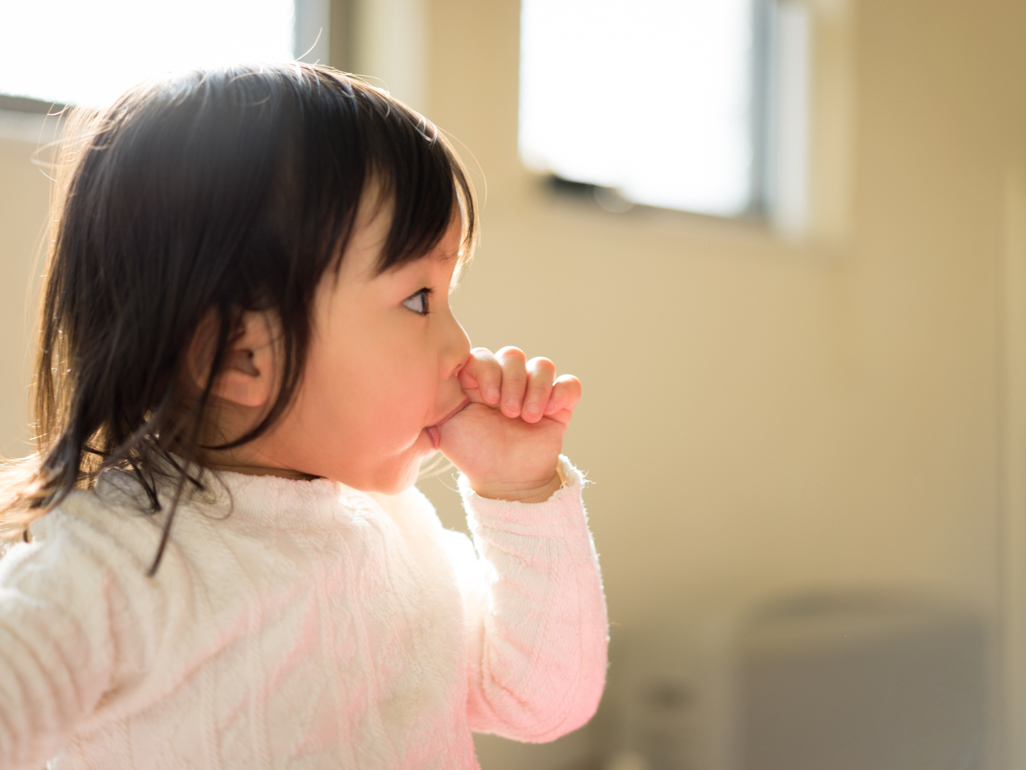 baby sucking thumb