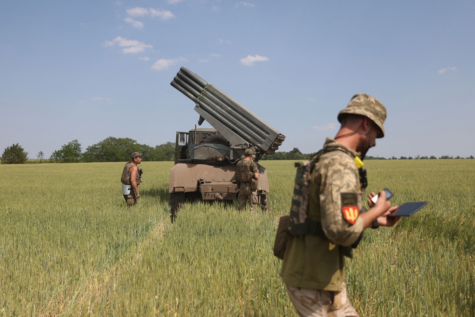 Artiglieria ucraina nella zona di Izium a sud di Kharkiv