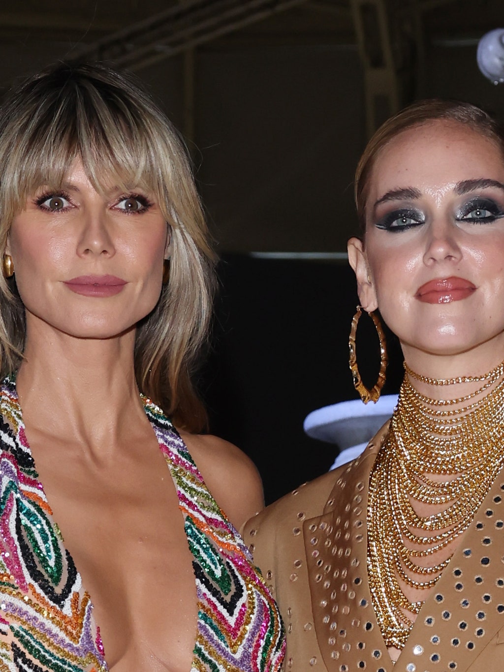 MILAN ITALY  SEPTEMBER 22 Heidi Klum and Chiara Ferragni are seen on the front row of the Moschino Fashion Show during...