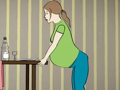 Animation: Schwangere stützt sich auf dem Tisch ab
