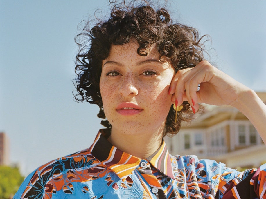 Local Caption  Alia Shawkat