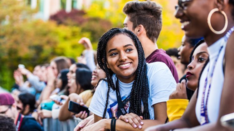 Students gather at Dawg Daze