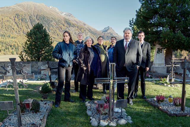 Gruppenbild mit dem Hauptcast:v.l. Johanna Bantzer, Martin Ostermeier, Suly Röthlisberger, Barbara Terpoorten, Samuel Streiff, Mike Müller und Reto Stalder2022Copyright: SRF/Salvatore Vinci