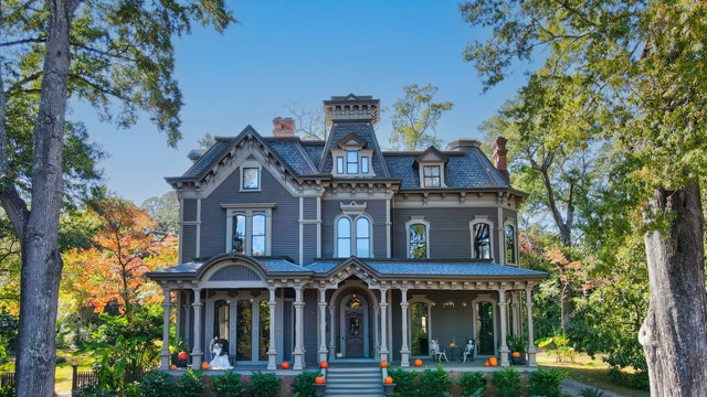 house gothic revival pumpkin