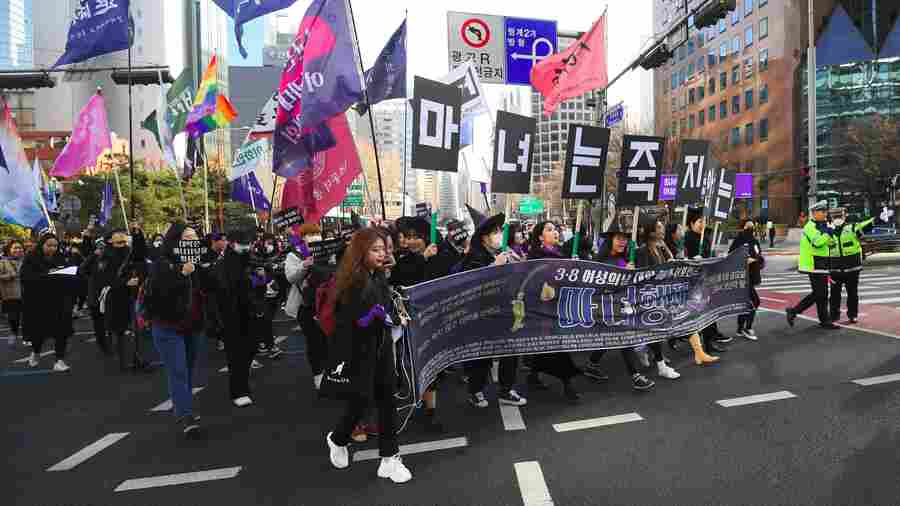 Feminists are protesting against the wave of anti-feminism that's swept South Korea