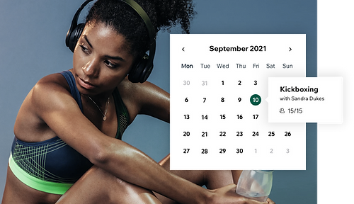 Kalender dari Wix Bookings menampilkan detail kelas kebugaran di sebelah wanita berpakaian olahraga