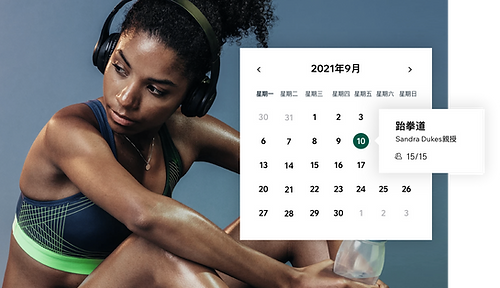 一個Wix Bookings的日曆顯示健身課的細節，旁邊有一個身著健身服飾的女性。