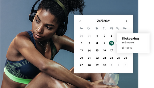 Kalendář aplikace Wix Bookings zobrazující podrobnosti fitness lekce, se sportovně oblečenou ženou.