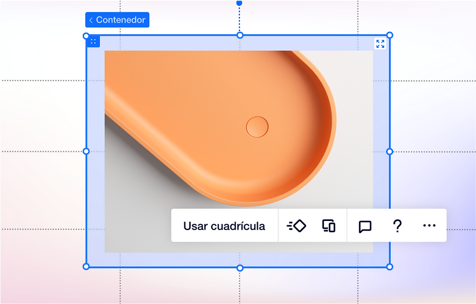 Imagen que muestra un fondo rosa/blanco con una cuadrícula encima. Encima de esta hay una imagen de un objeto de plástico naranja. Se ve una barra de acciones flotante.