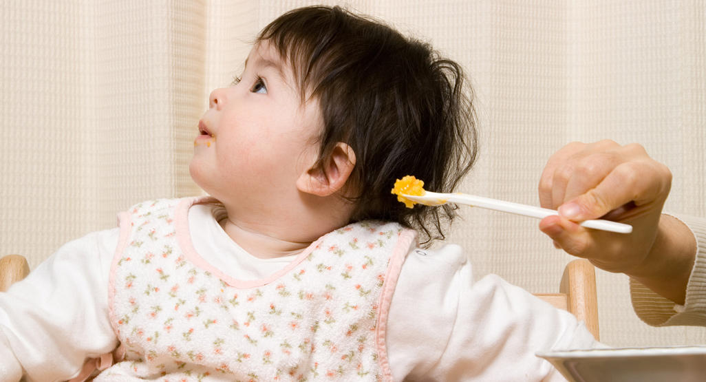 niño comiendo 