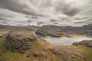 La baie de la Mouche, au sud-ouest de la Grande Terre, l'île principale des Kerguelen, dans les Terres australes et antarctiques françaises. (définition réelle 3 000 × 2 000)