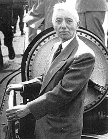 Hyman Rickover inspecting USS Nautilus.jpg