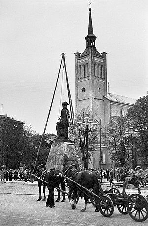 Peeter I skulptuuri butafooria Tallinnas filmi "Saja aasta pärast mais" võtetel (1986)