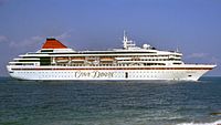 Crown Dynasty (ship, 1993) (15004067099) (cropped).jpg