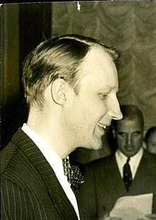 Knut Ahnlund, 1956 (cropped).jpg