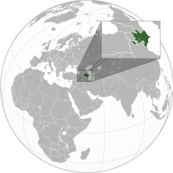 Azerbaycan'ın Dünya üzerindeki konumu. Karabağ Cumhuriyeti'nin kontrolündeki bölgeler açık yeşil ile gösterilmiştir.