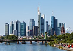 De skyline van Frankfurt am Main in de Duitse deelstaat Hessen