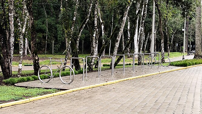 Bicicletário em Skyglass, Canela, Rio Grande do Sul, Brasil, 2022