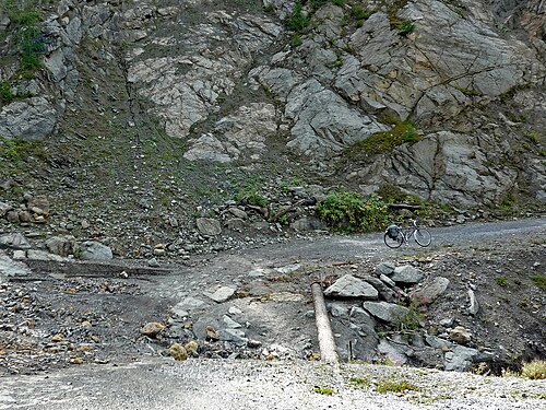 Tourenrad auf dem Inntal-Radweg im Val Mela