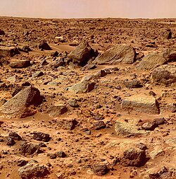 Sol jonché de rochers volcaniques vu par Mars Pathfinder le 8 septembre 1999[127].