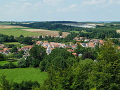 L'Église Saint-Martin vue des coteaux de Wavrans-sur-l'Aa.