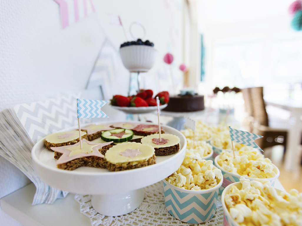 Mesa de aperitivos de un baby shower