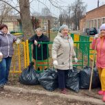 Инна Шевелева и активисты привели в порядок площадку «Притяжение»