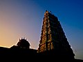 Dan huwa l-uniku tempju f'Brij li huwa jibni arkitettura stil Dravidian .... Rangnath Mandir. Dan jinsab fi Vrindavan, fl-Mathura.