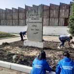 Более 3,5 тысяч активистов «Единой России», МГЕР и «Волонтеров Победы» провели субботники по благоустройству памятников Великой Отечественной войне