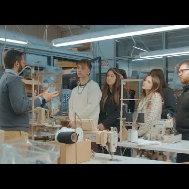 Amazon Italy brings out the uniqueness of its employees on the runway