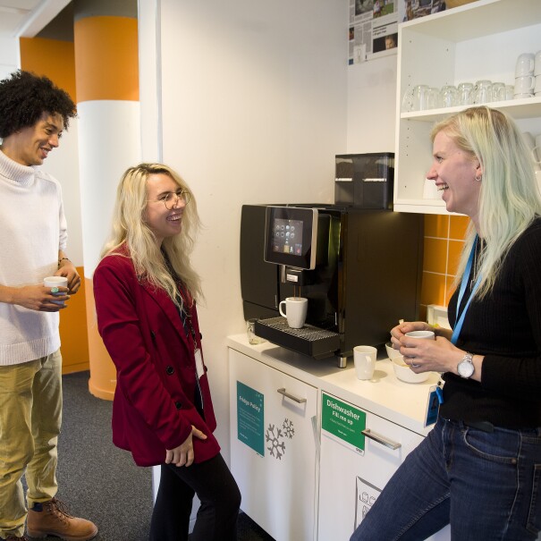 Elin-Granlund-at-the-office-with-colleagues