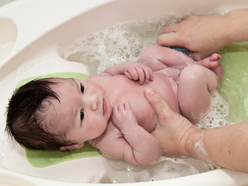 baby in bath tub