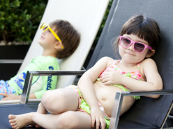 niños en playa