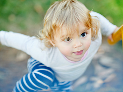 Niño jugando