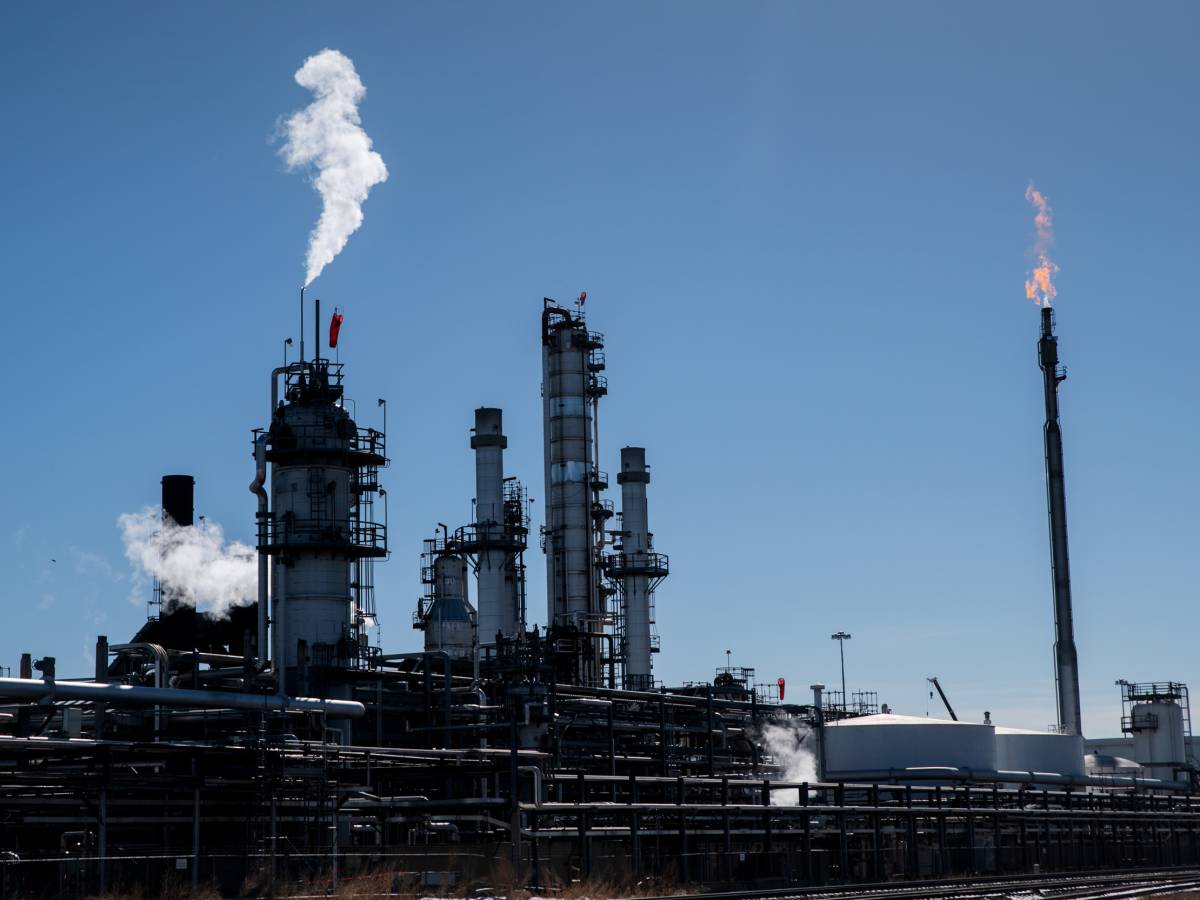 Suncor gets new permit, new orders on air pollution 