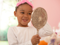 Niña con espejo 