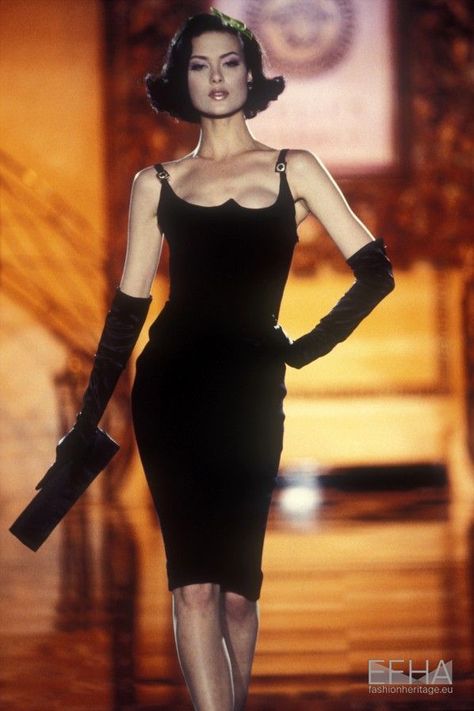 Style Année 90, Shalom Harlow, Models 90s, 90s Runway Fashion, Runway Fashion Couture, 90s Model, Rebecca Ferguson, 90s Models, 90s Supermodel